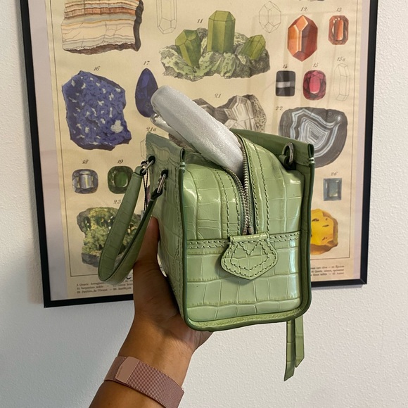 NEW: Marc Jacobs Pear-colored Croc Design Bag in Boxy Silhouette - Picture 3 of 7